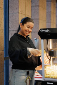 Elisabeth Villalta making popcorn.